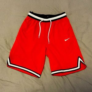 Nike Men’s Basketball Shorts with zipper pocket, medium